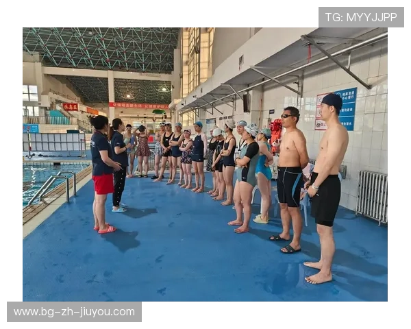 游泳俱乐部推出夜间成人初学班满足上班族需求 游泳俱乐部推出夜间成人初学班满足上班族需求
